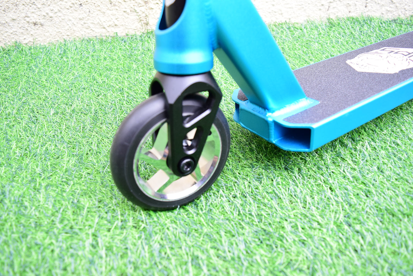 HogPro P1Ten stunt scooter, T-bar, Blue deck with 110mm silver core wheels (Blue Grips)