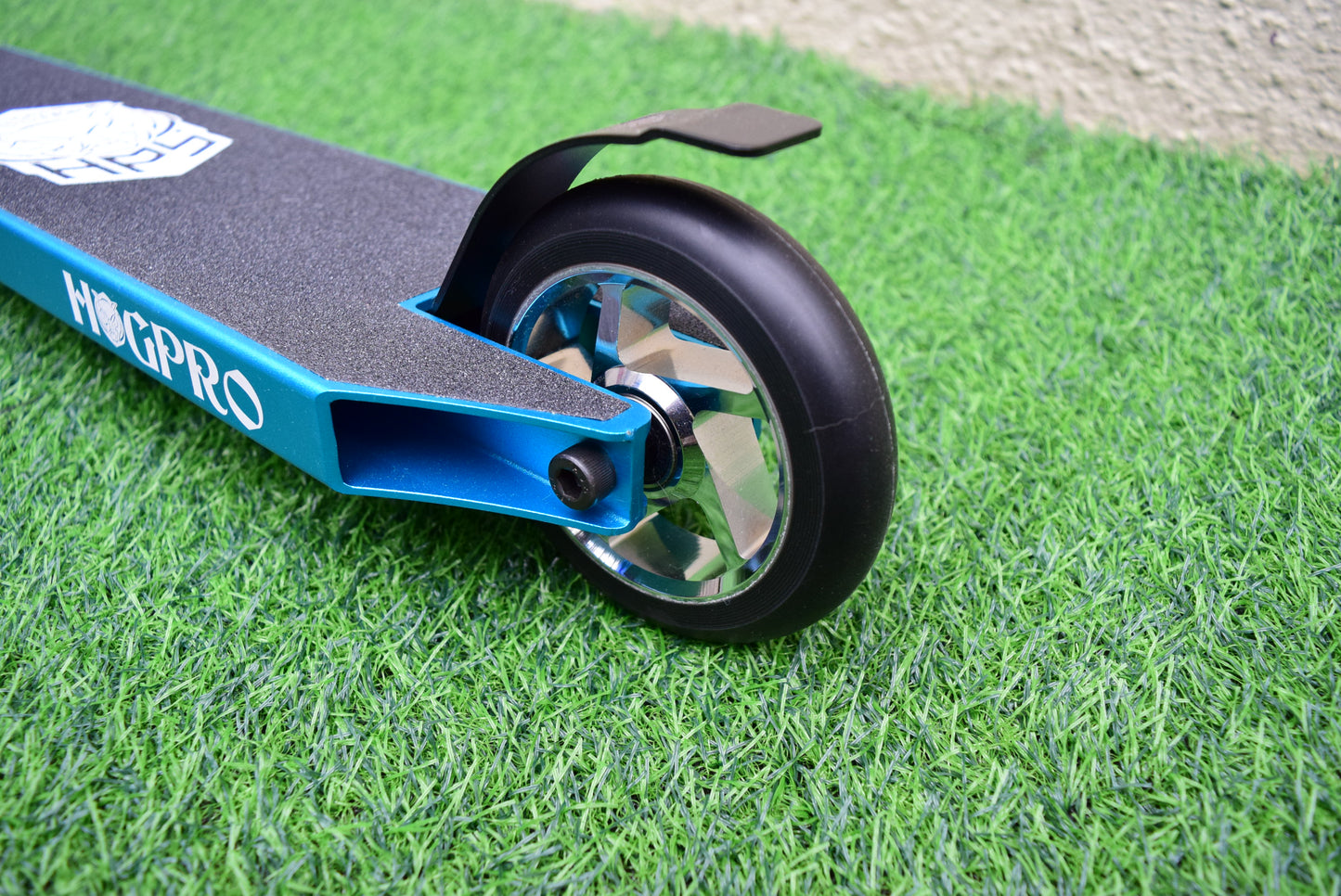 HogPro P1Ten stunt scooter, T-bar, Blue deck with 110mm silver core wheels (Blue Grips)