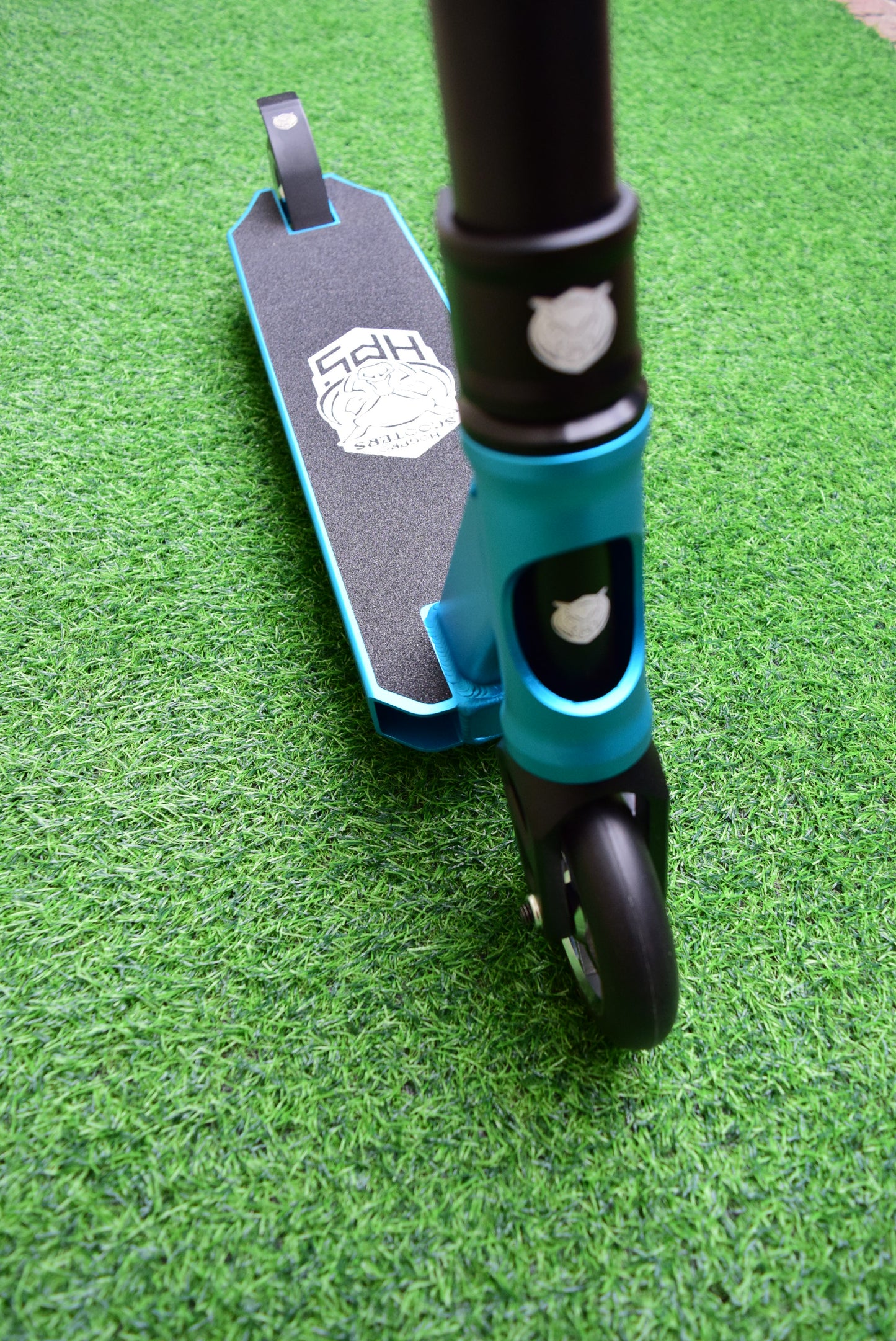 HogPro P1Ten stunt scooter, T-bar, Blue deck with 110mm silver core wheels (Blue Grips)