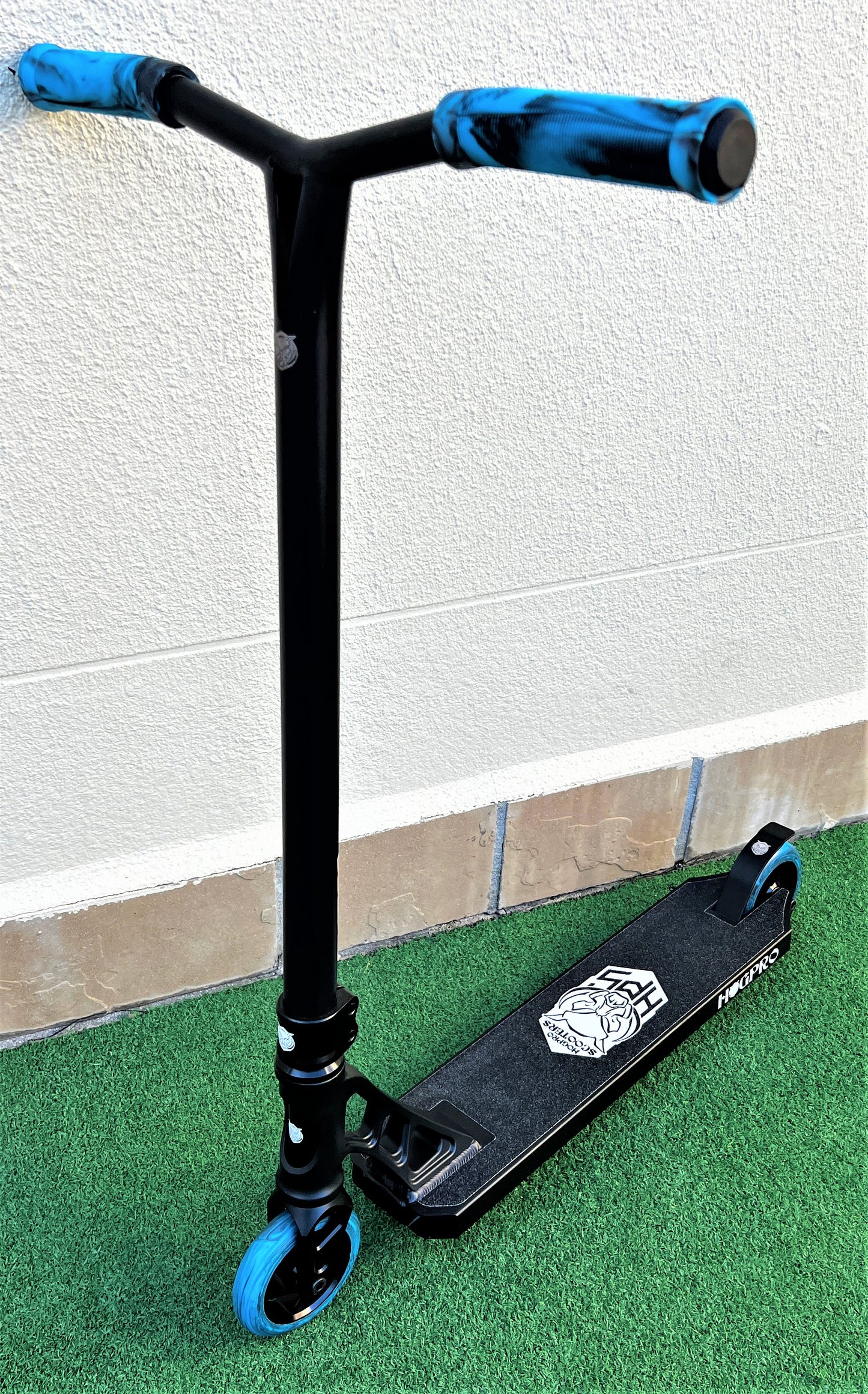 HogPro SP3 stunt scooter, Y-bar, Black forged deck with 110mm black core wheels (Black/Blue Grips)