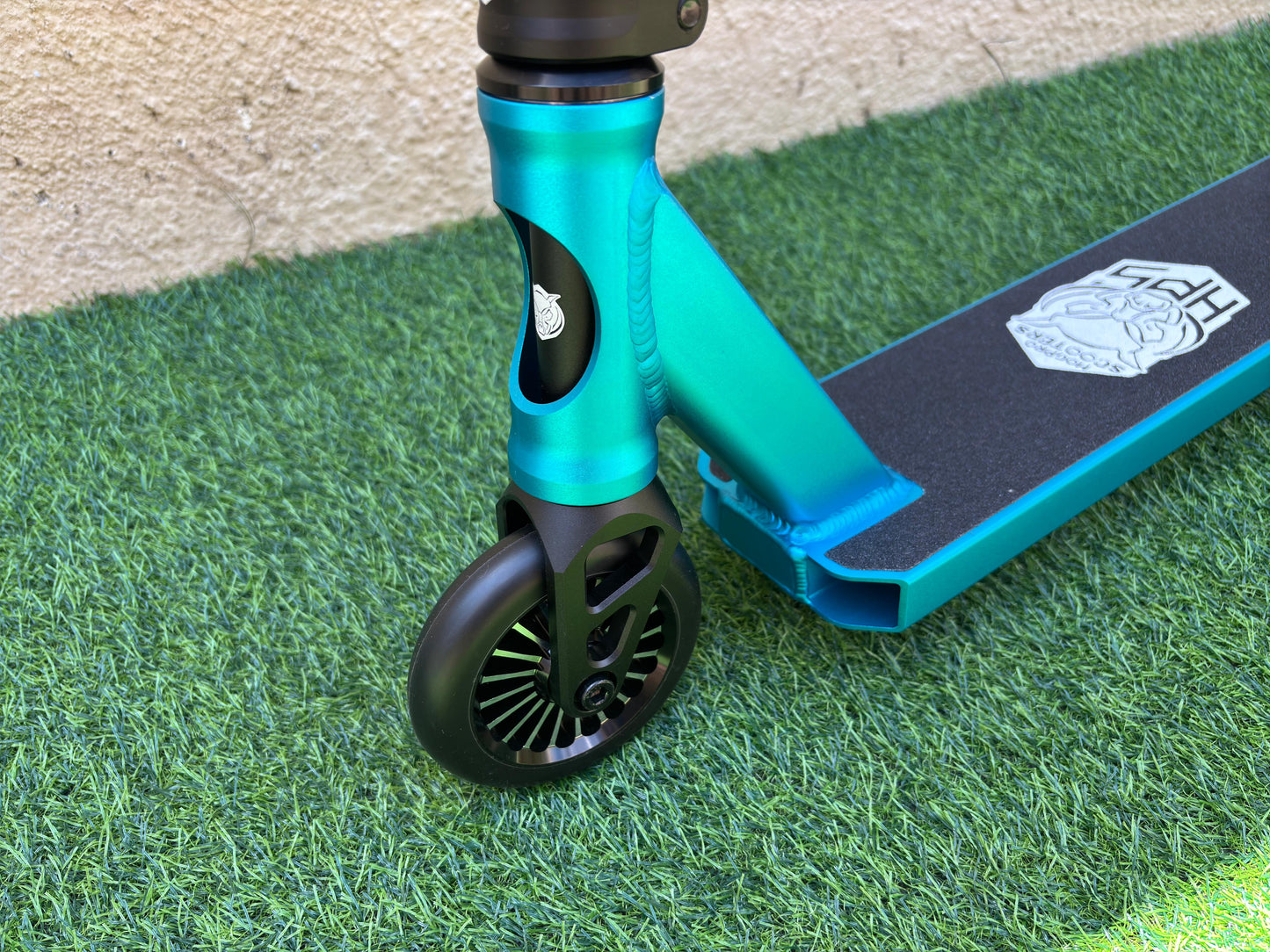 HogPro P1Ten stunt scooter, T-bar, Blue deck with 110mm chrome 20 spoke wheels (Blue Grips)