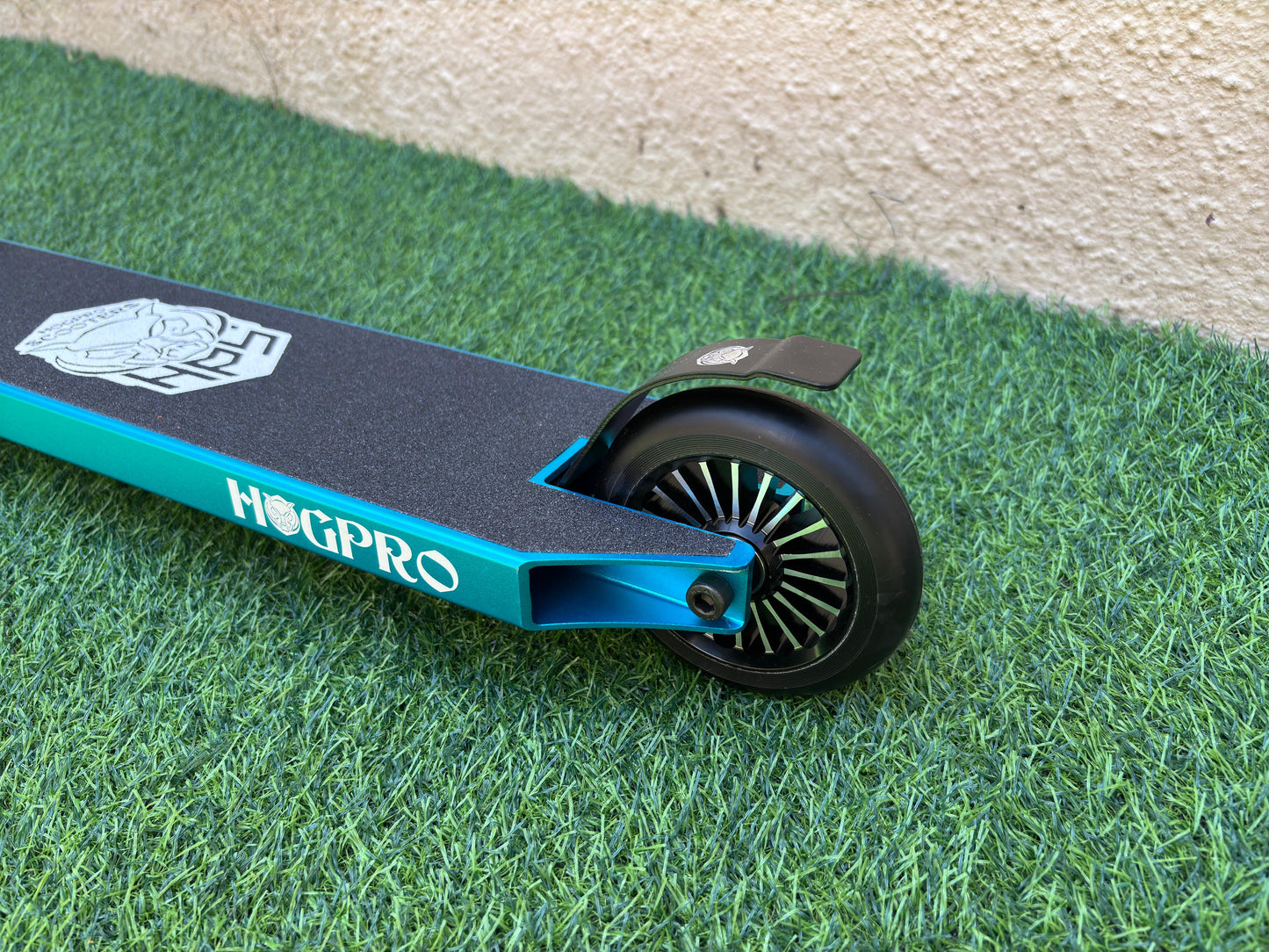 HogPro P1Ten stunt scooter, T-bar, Blue deck with 110mm chrome 20 spoke wheels (Blue Grips)