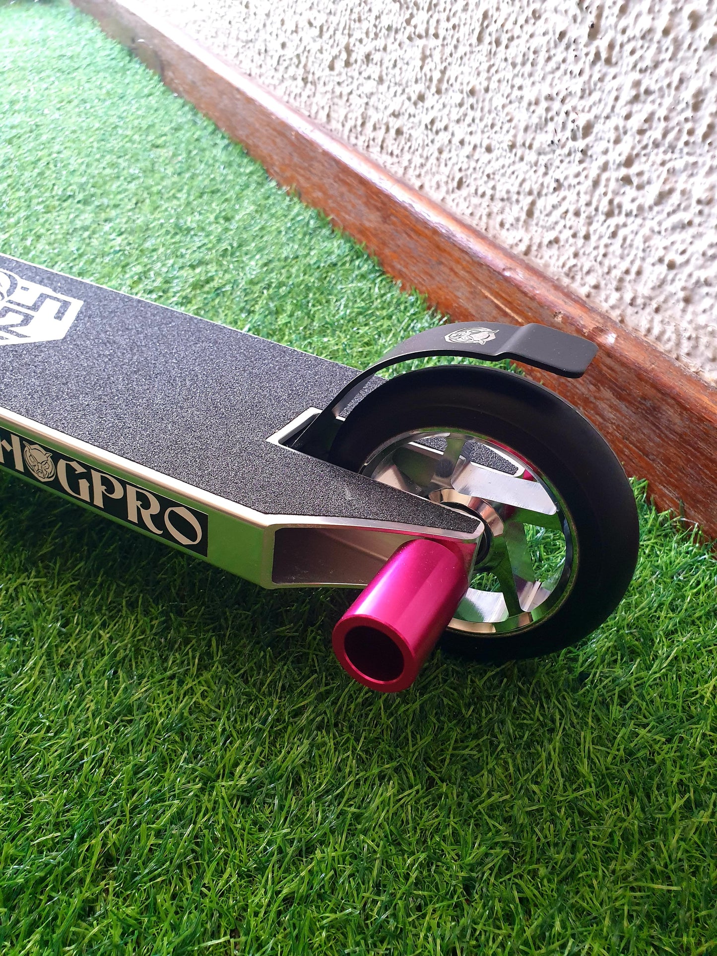 HogPro SP2 stunt scooter, chrome T-bar (Taller), Raw polished deck with 110mm chrome wheels (Pink Grips & pegs)