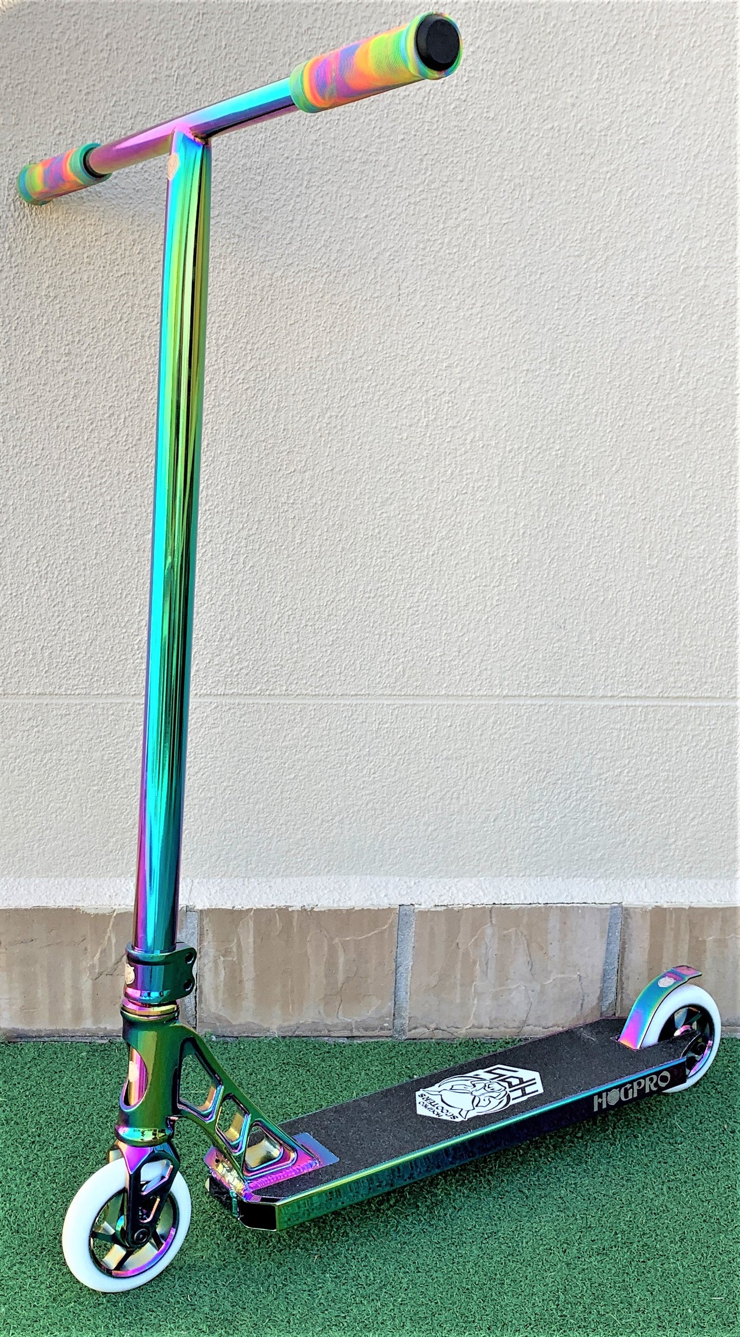 HogPro SP1 stunt scooter, Neo T-bar, Neo forged deck with 110mm neo core wheels (Rainbow Grips)
